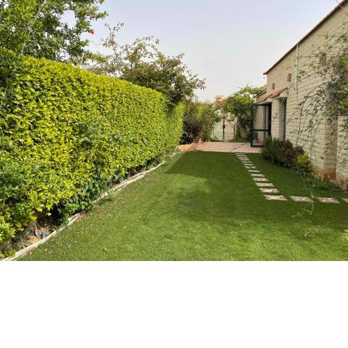 Cheerful fully furnished 3-bedroom villa + garden