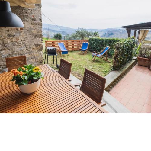 Cheerful holiday home in Poggio with private garden