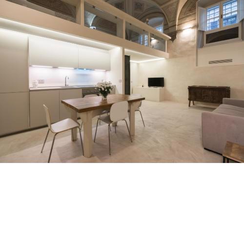Cherubini Apartment With Frescoes