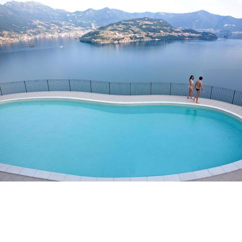 Cherubino - stunning lake view with swimming pool