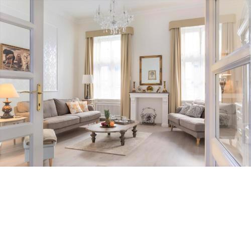 Chestnut & Eliza Suites - Superior Homes Downtown