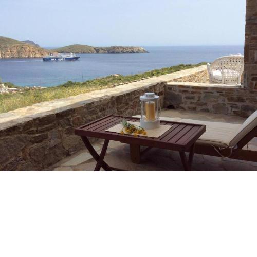 Chez Semiramis The Summer Breeze House for 13 persons 5'min from the beach