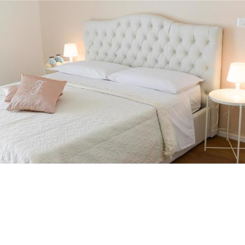 CHIC Apartment - by Filomena Suite