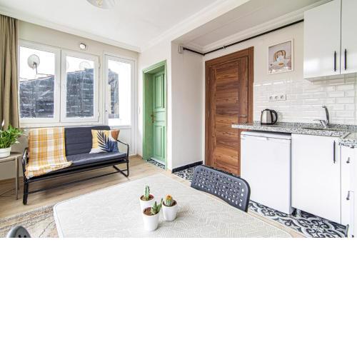 Chic Apartment in Balat Fatih with Balcony