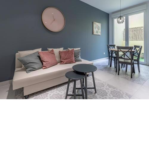 Chic & Comfortable Apartment, Private Terrace