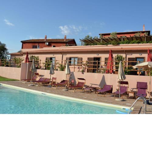 Chic Farmhouse in Montalto di Castro withTerrace