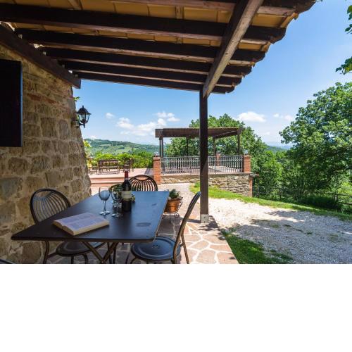 Chic Farmhouse with Hill View in Fratticiola Selvatica Italy
