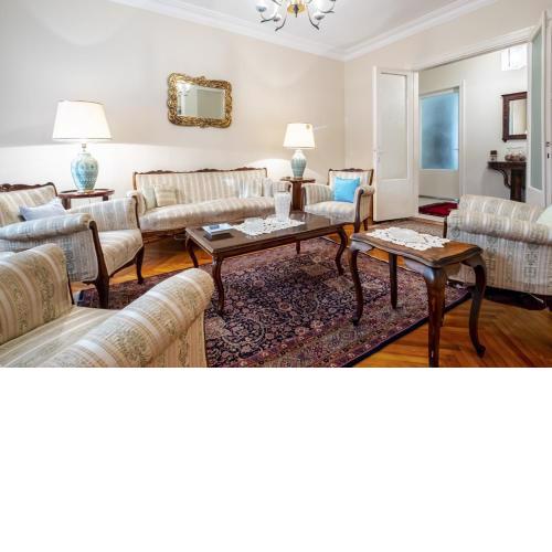 Chic Flat with Balcony Close to Caddebostan Shore