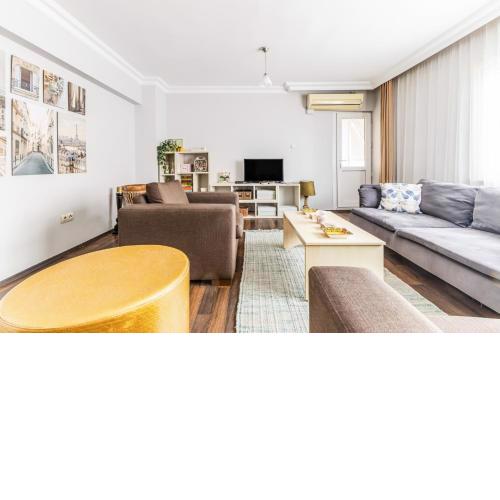 Chic Luminous Flat in Uskudar