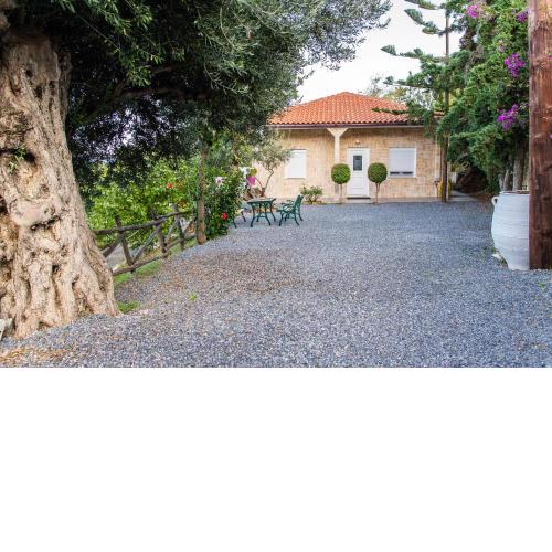 Chic & Spacious House in Rodia Heraklion