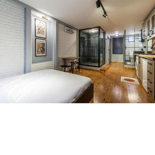 Chic Studio Flat Close to Kennedy Avenue in Fatih