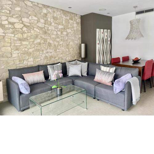 CHIC stylish apartment with 2 beds and roof terrac
