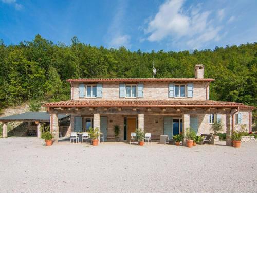 Chic Villa in Acqualagna with bubble bath in the pool and Private Garden