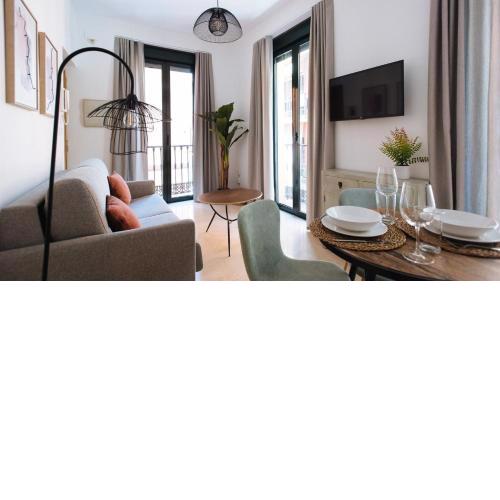Chiqui and Vicente Bright Apartment