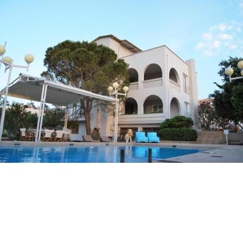 Chrysiida Suites