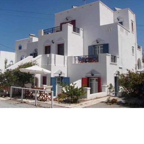 Chrysopelia Studios and Apartments