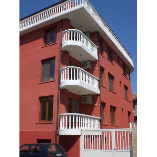 CHRYSTAL Apartments