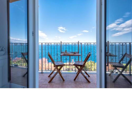 “CIELO E MARE”, CASETTA NEL CUORE DEL BORGO ANTICO / “SKY & SEA”, CHARMING IN THE HEART OF OLD VILLAGE