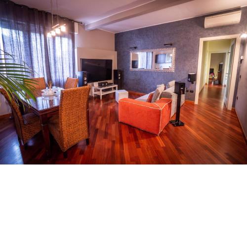 Cinematic Modern Flat, 100 mt da Ospedale