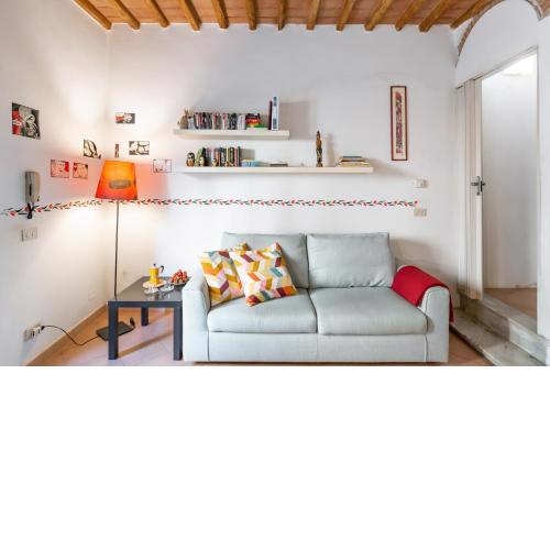 Cisanello Rock Apartment with Patio and Barbecue