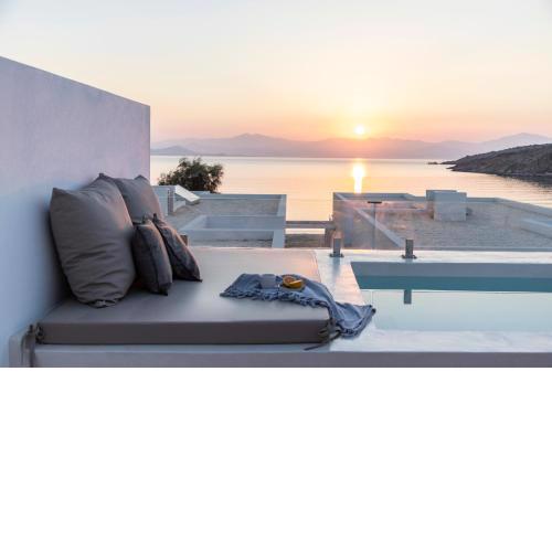 Citadela Paros Molos - Beachfront Maisonette with Plunge Pool