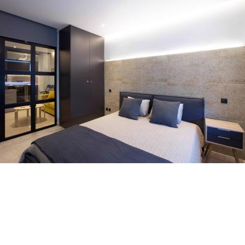 City Center Modern Renovated Apartment