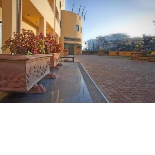 City Hotel