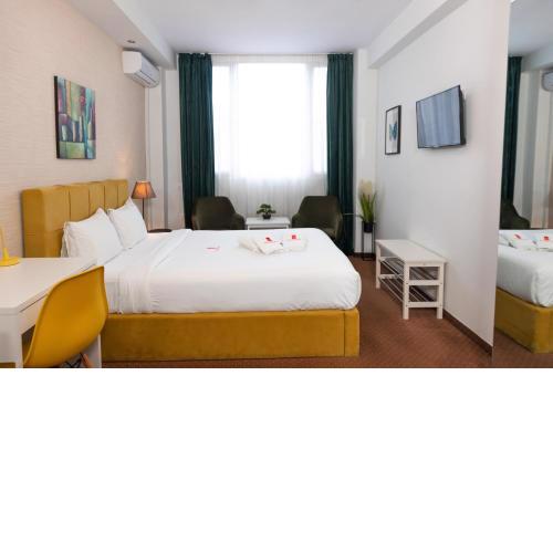 City Plaza Apartments & Rooms