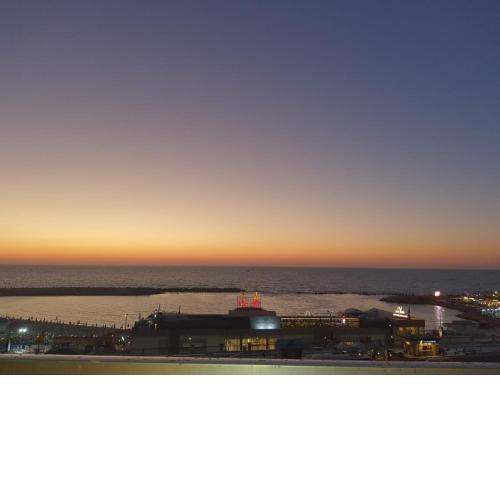 City square شقة مميزة علي البحر