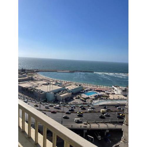 City squer apartment sea view