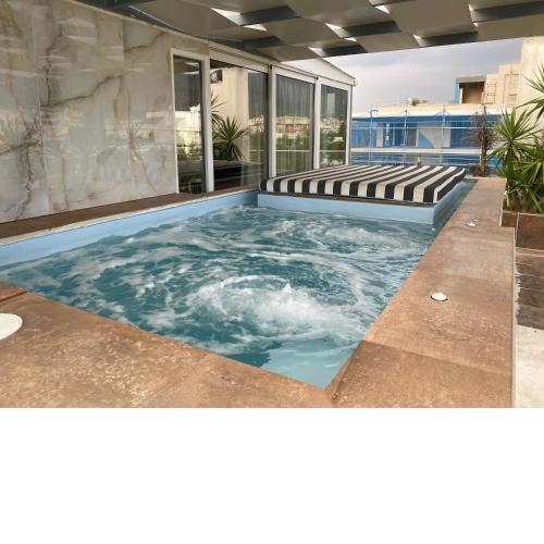 CityCenter Penthouse mini Private Pool with Hydromassage and Great Town View