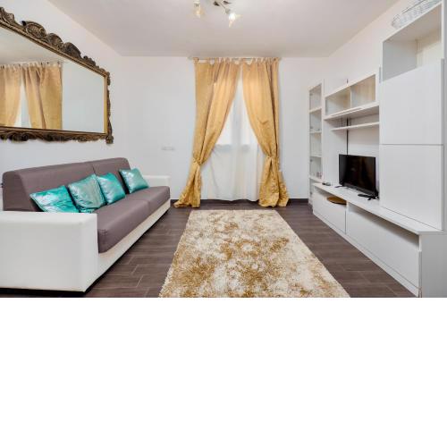 Clara's House