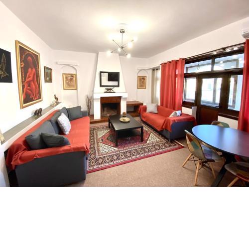 Classic 2 Bedroom Apartment Next to Metro - Marousi