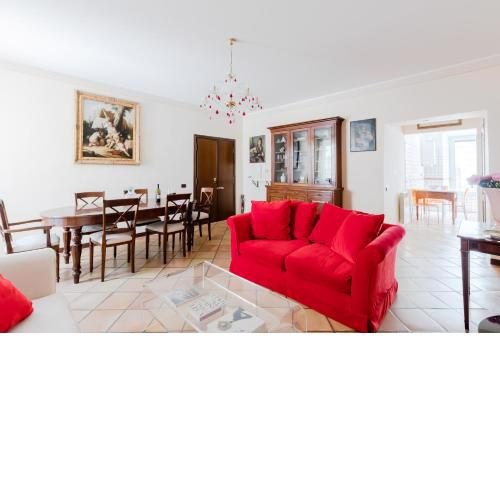 Classic apartment near the Colosseum