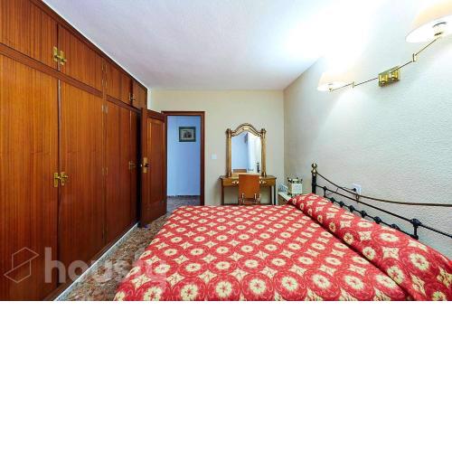 Classic Bedroom in the Center of Alicante