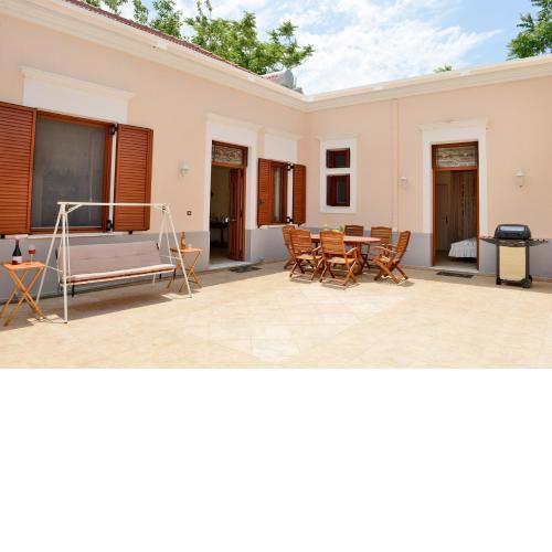 Classical Villa Archontiko D&M