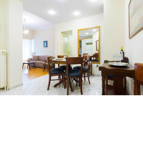 Classy 2 bedroom apartment near Acropolis & Metro