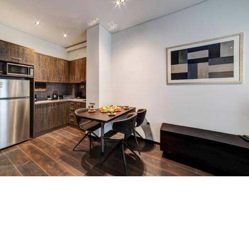 Classy and stylish apartment next to Hilton