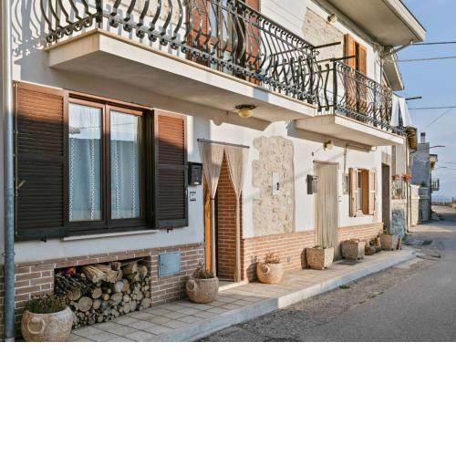 Classy Holiday Home in Aielli with panoramic Terrace