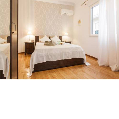 Classy private double rooms in apartment next to Acropolis