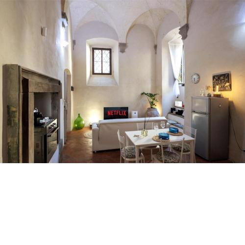 CLAUDIA SUITE: LOFT ROMANTICO NEL CUORE DI AREZZO
