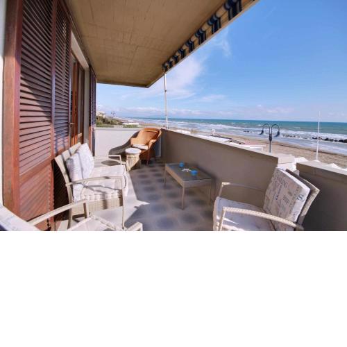 CLODIA, 2 camere 1 bagno terrazza fronte mare e parcheggio