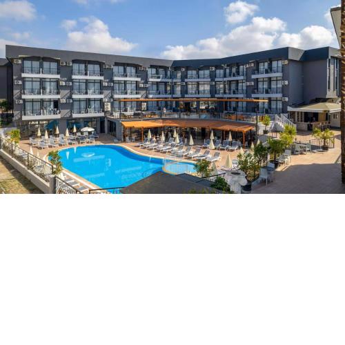 Clover Magic Park Side Hotel