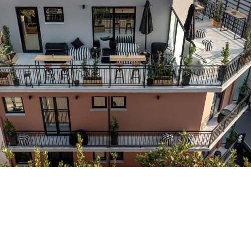 Clyde Athens by Nin&Bau