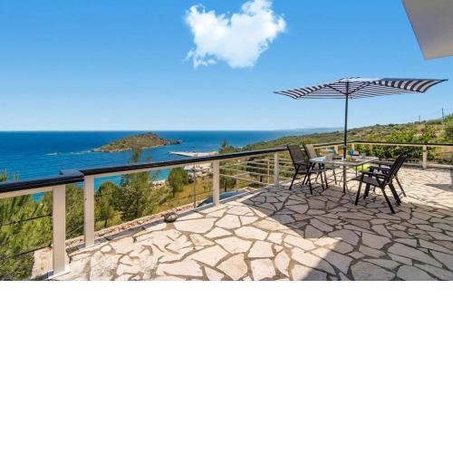 Coastal Paradise Found - Komis' Premium Retreat