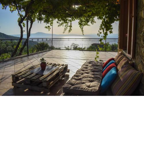Coastal Stone Residence with Spectacular Scenery