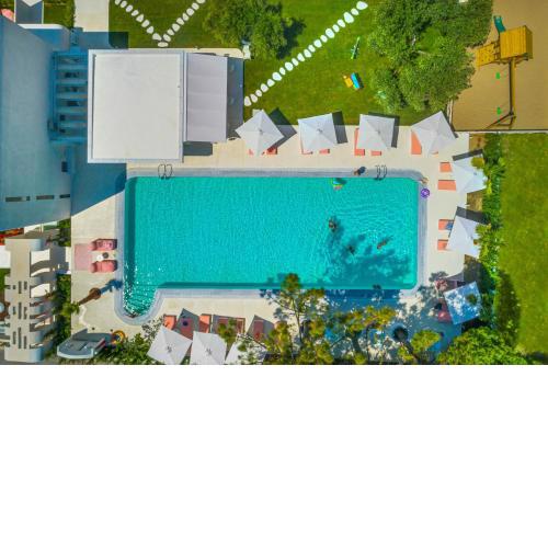 Cocoοns Luxury Suites & Villas