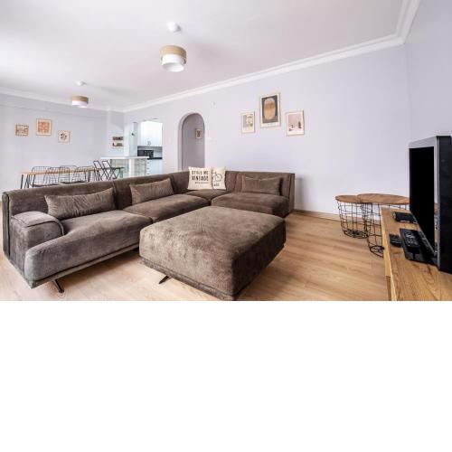 Colorful and Central Flat with Balcony in Besiktas