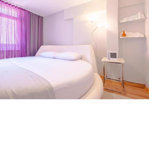 Colorful and Central Flat with Balcony in Kadikoy
