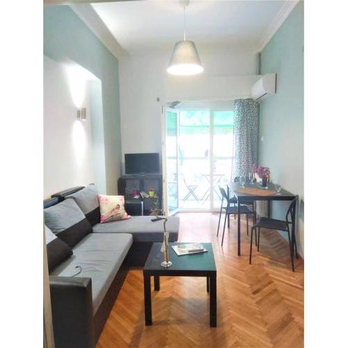 Colorful apartment 5 minutes walk from Acropolis